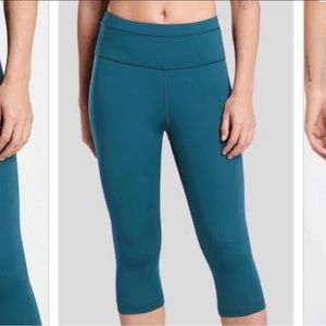 Athleta accelerate crop